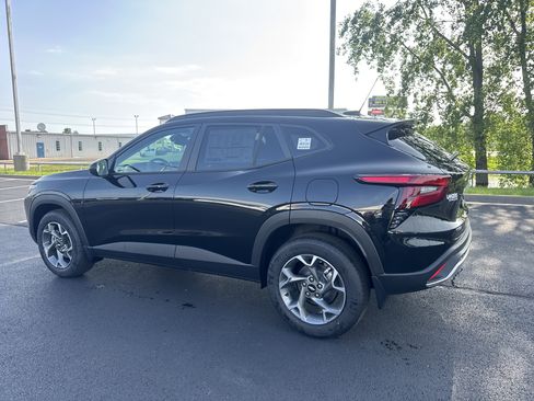 New 2026 Chevrolet Trax LT FWD image 2