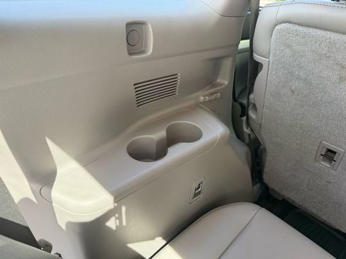 Used 2019 Toyota Highlander XLE FWD image 33