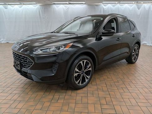 Certified 2022 Ford Escape SE w/ SE Sport Appearance Package AWD/4WD image 3