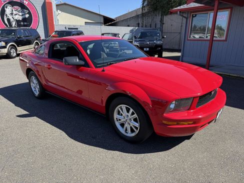 Used 2007 Ford Mustang Deluxe image 4