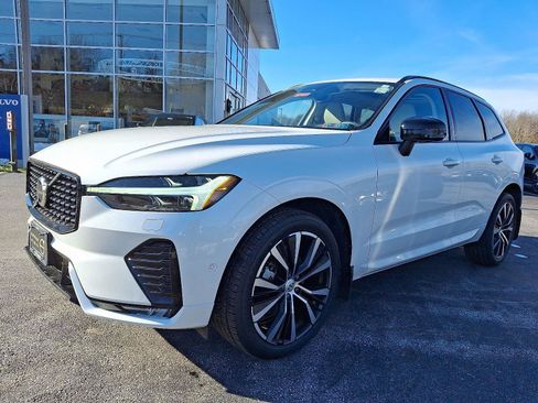 Certified 2023 Volvo XC60 B5 Plus w/ Climate Package image 3