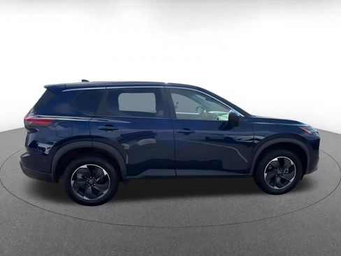 Used 2025 Nissan Rogue SV AWD/4WD image 16
