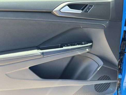 New 2026 Volkswagen Taos SE FWD image 10