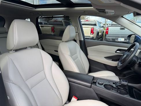 Used 2021 Nissan Rogue SV image 40