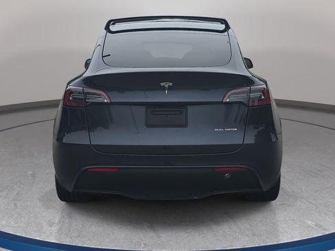 Used 2024 Tesla Model Y Long Range AWD/4WD image 6
