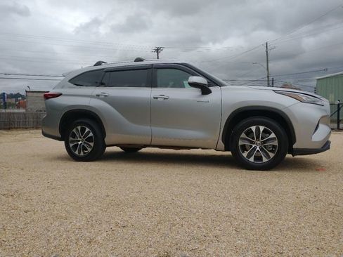 Used 2020 Toyota Highlander XLE image 22