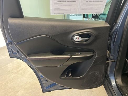 Used 2019 Jeep Cherokee Trailhawk w/ Cold Weather Group image 15