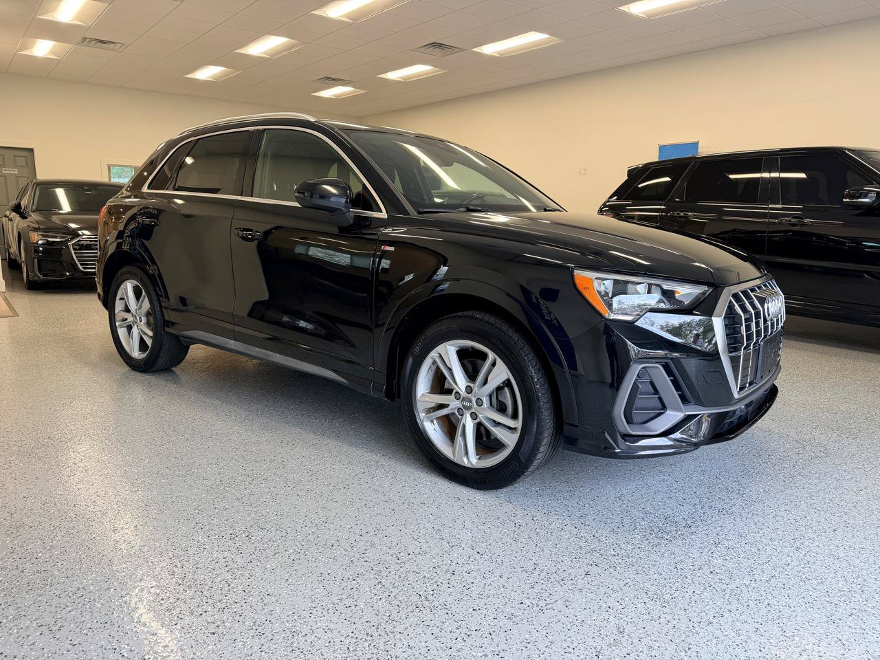 Used 2020 Audi Q3 2.0T Premium w/ Convenience Package AWD/4WD image 10