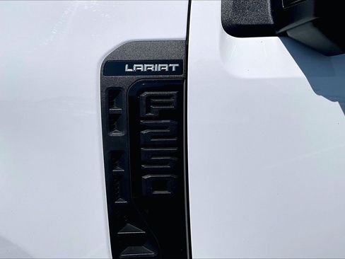 Used 2023 Ford F250 Lariat w/ Sport Appearance Package AWD/4WD image 7