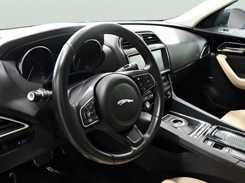 Used 2019 Jaguar F-PACE Premium AWD/4WD image 10