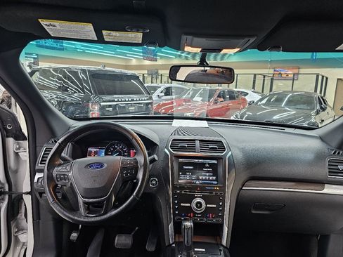 Used 2016 Ford Explorer Limited image 29