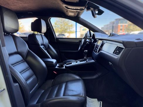 Used 2017 Porsche Macan Turbo AWD/4WD image 26