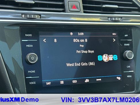 Used 2020 Volkswagen Tiguan SE w/ Panoramic Sunroof Package FWD image 21