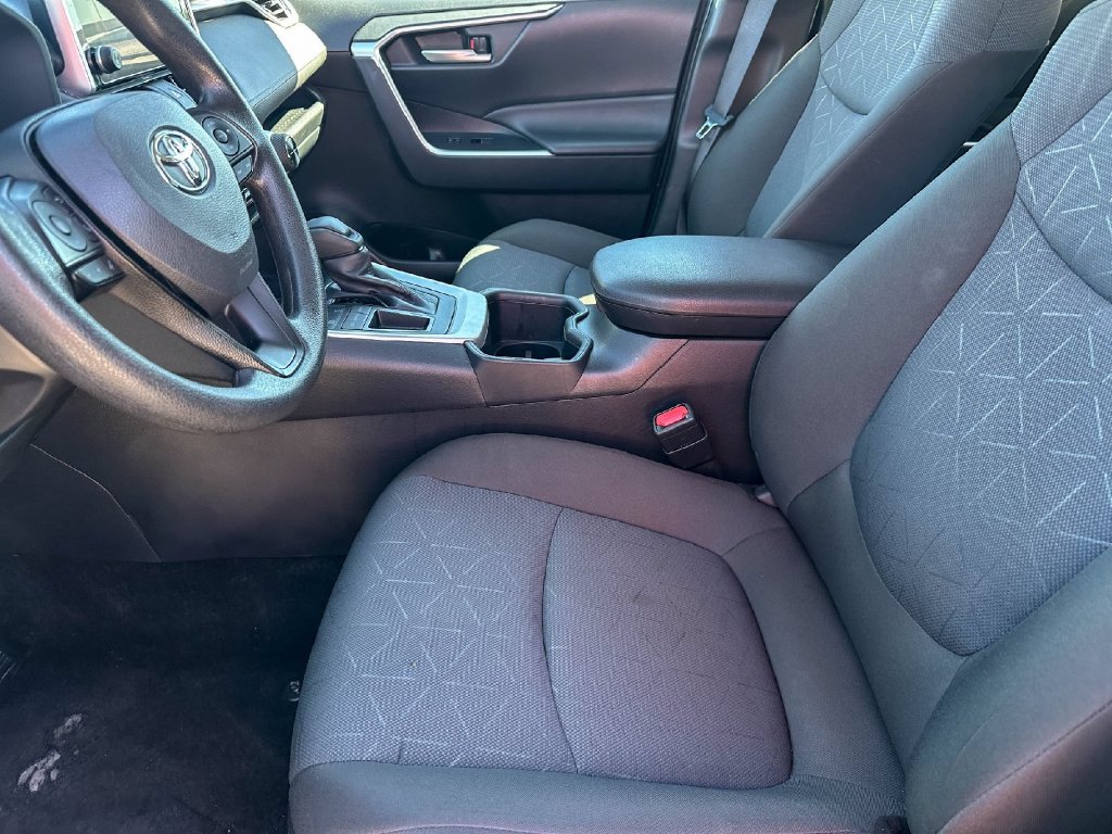 Used 2025 Toyota RAV4 XLE FWD image 13
