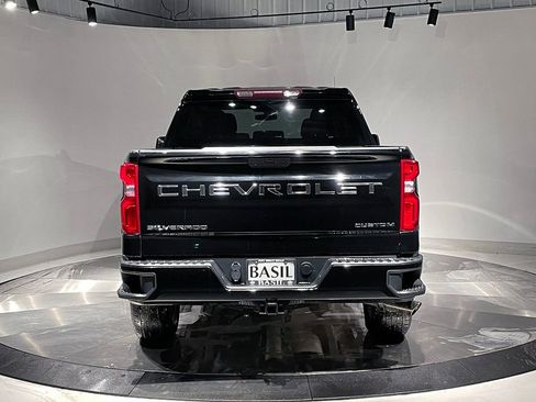 Used 2020 Chevrolet Silverado 1500 Custom w/ Custom Value Package image 13