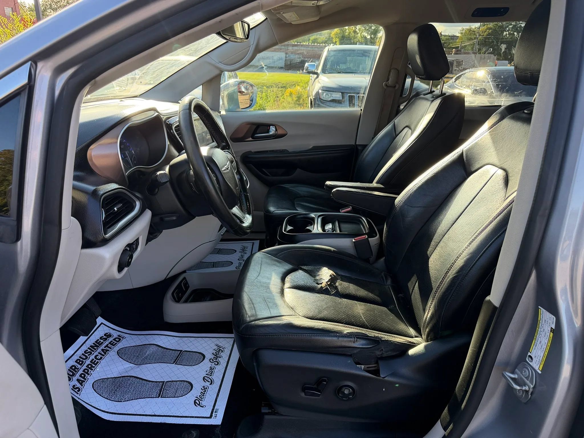 Used 2019 Chrysler Pacifica Touring-L FWD image 15