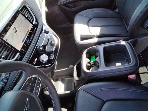 New 2026 Chrysler Pacifica Select AWD/4WD image 23