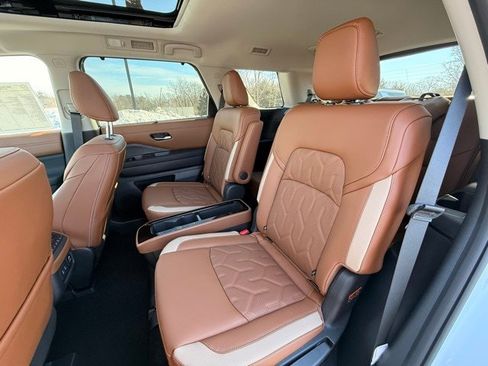 New 2026 Nissan Pathfinder Platinum image 15