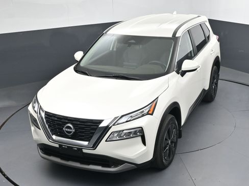 Certified 2023 Nissan Rogue SV image 30