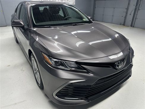 Used 2021 Toyota Camry LE image 9