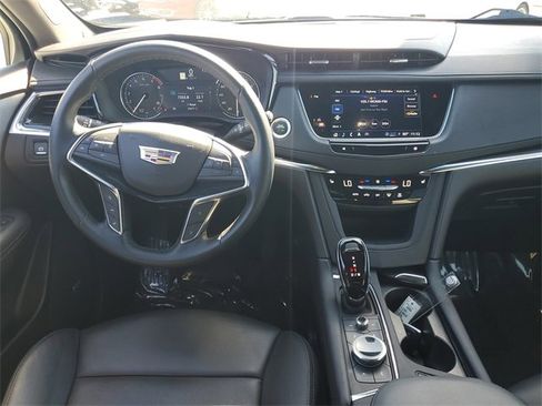 Used 2025 Cadillac XT5 Premium Luxury image 12