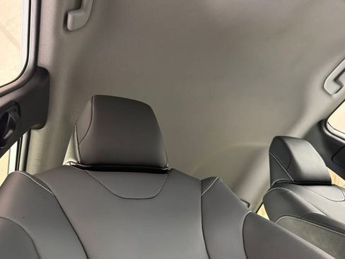 Used 2021 Toyota Prius Prime XLE FWD image 17