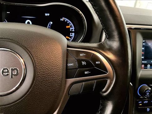 Used 2021 Jeep Grand Cherokee Laredo AWD/4WD image 19