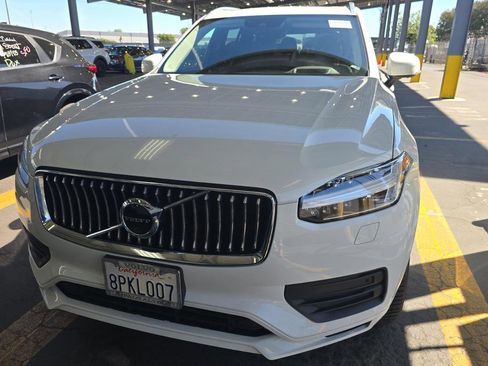 Used 2020 Volvo XC90 T8 Momentum image 2