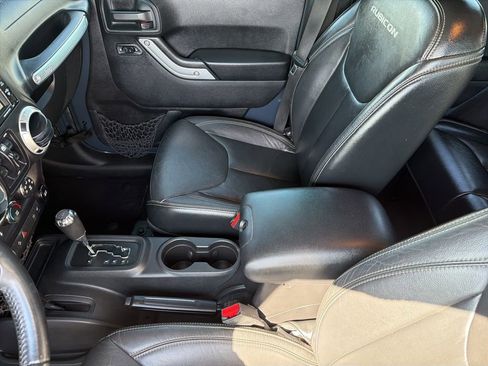 Used 2016 Jeep Wrangler Unlimited Rubicon w/ Connectivity Group image 37