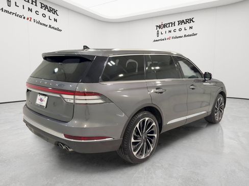 Used 2023 Lincoln Aviator Reserve w/ Equipment Group 201A AWD/4WD image 5
