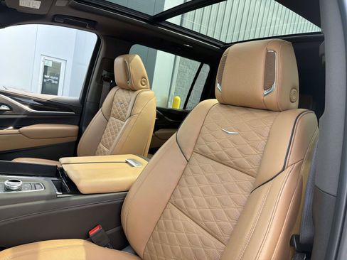 Certified 2023 Cadillac Escalade ESV Sport w/ LPO, ONYX Package AWD/4WD image 9