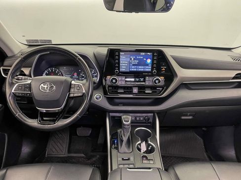 Used 2020 Toyota Highlander XLE image 27