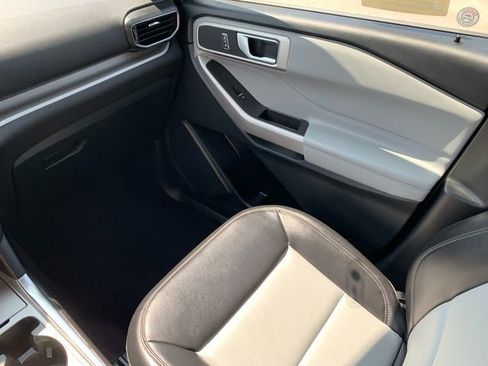 Used 2023 Ford Explorer XLT w/ Equipment Group 202A image 24