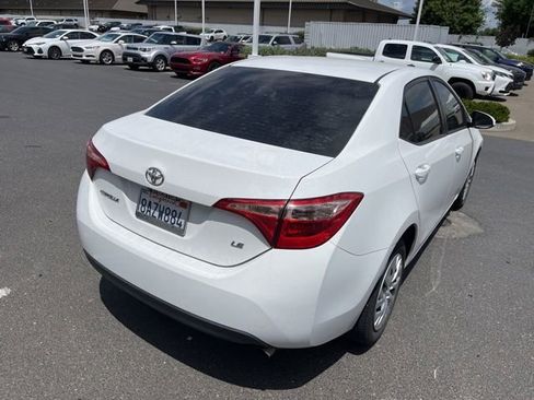 Used 2018 Toyota Corolla LE w/ Carpet Mat Package (TMS) FWD image 5