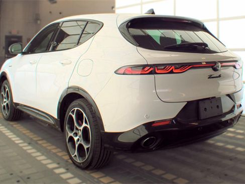 Used 2024 Alfa Romeo Tonale Veloce w/ Active Assist Package AWD/4WD image 7