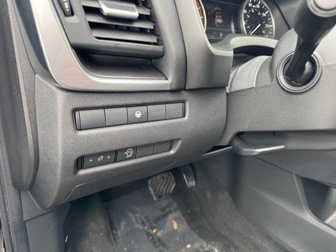 Used 2023 Nissan Rogue SV image 14