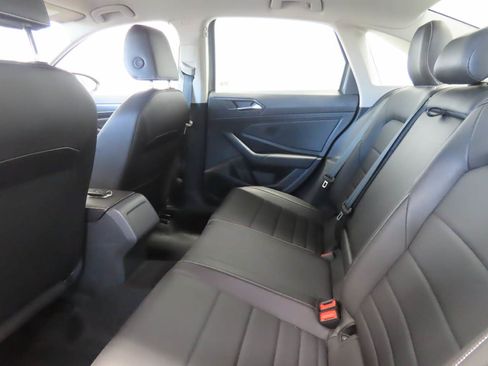 Used 2024 Volkswagen Jetta SE FWD image 16