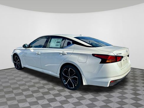 Used 2025 Nissan Altima 2.5 SR w/ SR Premium Package image 17