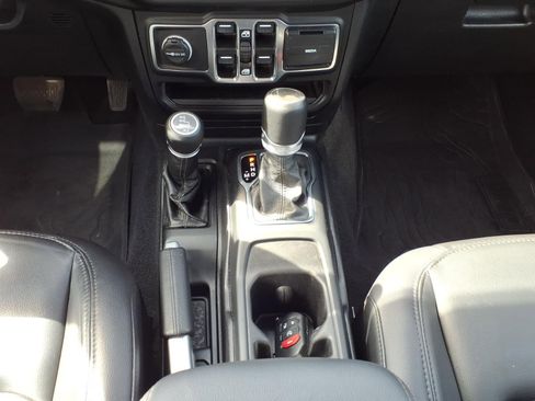 Used 2021 Jeep Wrangler Unlimited Sahara image 17