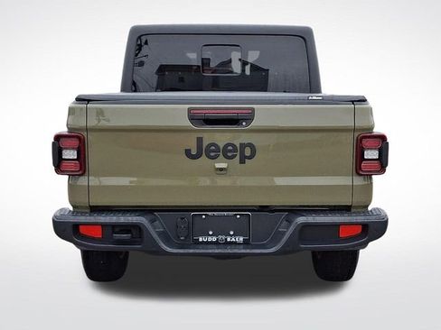 Used 2025 Jeep Gladiator Sport image 5
