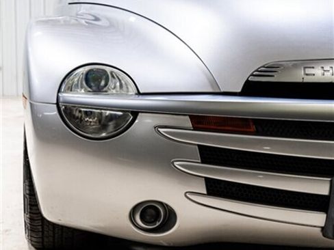 Used 2004 Chevrolet SSR w/ Preferred Equipment Group image 25