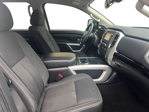 Used 2018 Nissan Titan SV w/ SV Convenience Package AWD/4WD image 15