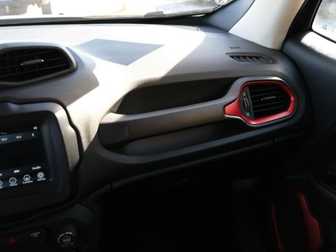 Used 2019 Jeep Renegade Trailhawk AWD/4WD image 30