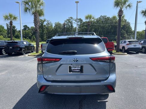 Used 2023 Toyota Highlander Limited FWD image 9
