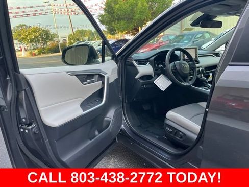 Used 2025 Toyota RAV4 XLE AWD/4WD image 4