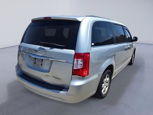 Used 2011 Chrysler Town & Country Touring FWD image 5