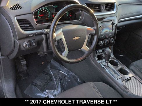 Used 2017 Chevrolet Traverse LT image 21