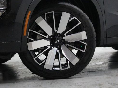 New 2025 Mitsubishi Outlander SE image 3