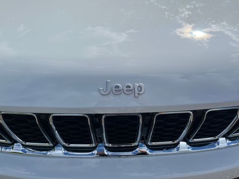 New 2025 Jeep Grand Cherokee Limited image 29