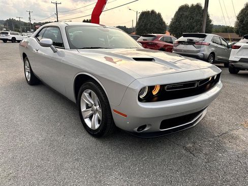 Used 2023 Dodge Challenger SXT image 3